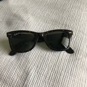 Polorized ray ban wayfarer sunglasses